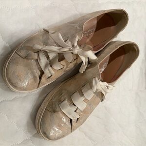 Marc Cain Neutral Metallic Lace-Up Sneakers 39